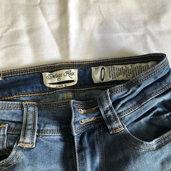 Jeans - Picture 2 of 3